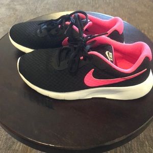 Girls Nike Tennis Shoes